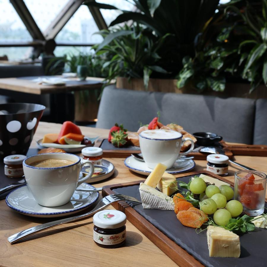 Dusit Thani Laguna Singapur Dış mekan fotoğraf A typical breakfast at the hotel