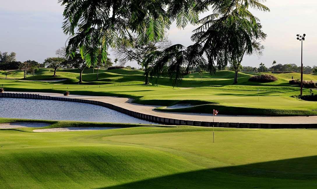 Dusit Thani Laguna Singapur Dış mekan fotoğraf Golf course at the Royal Golf Club