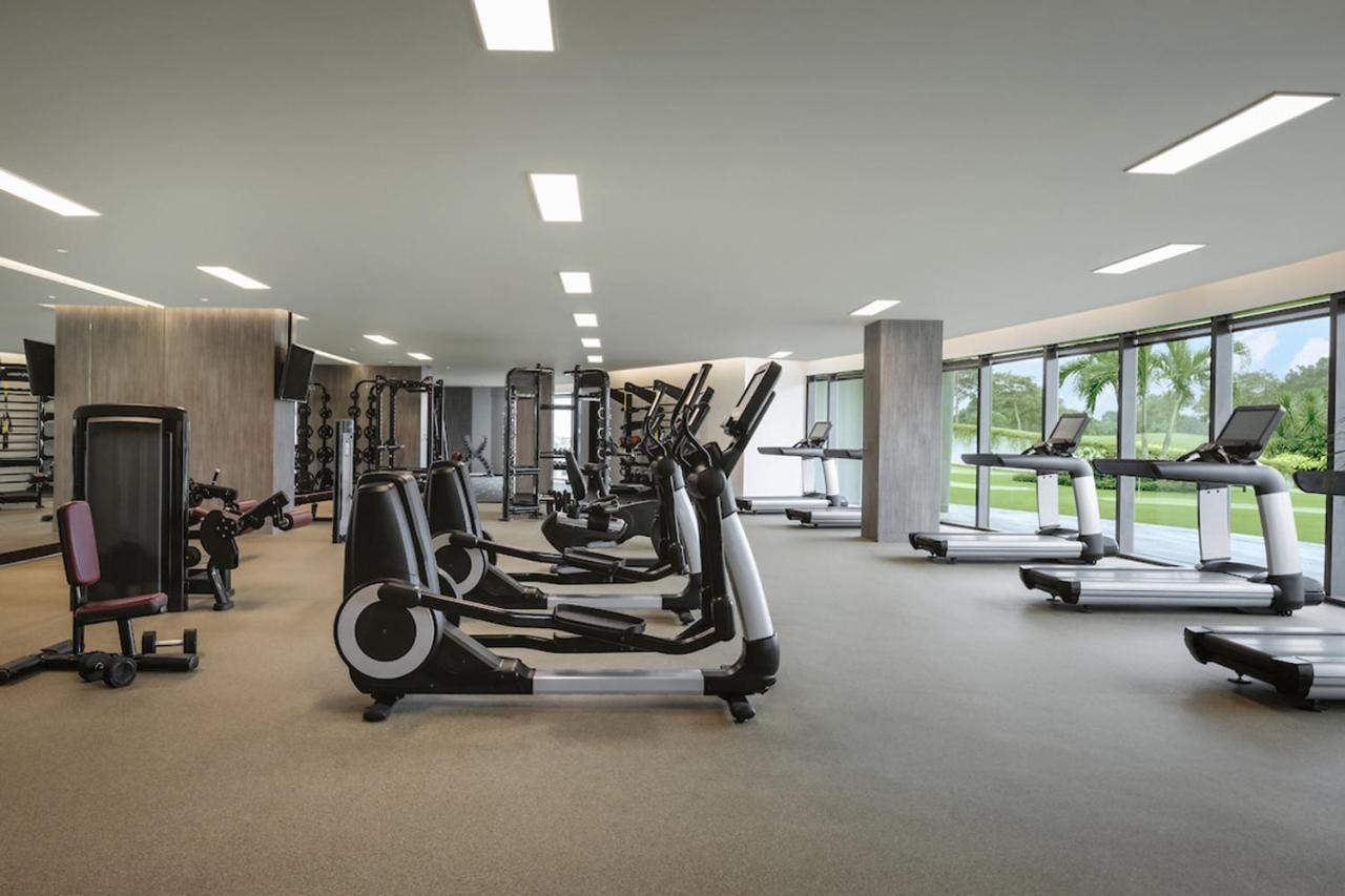 Dusit Thani Laguna Singapur Dış mekan fotoğraf The gym at the Ritz-Carlton, Maldives